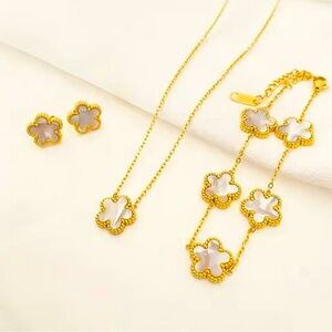 Elegant Gold and White Flower Jewelry Set